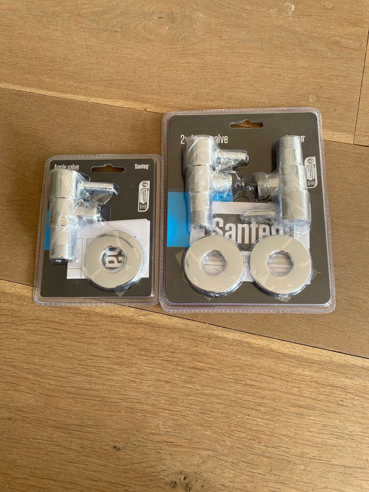 Nieuwe Santeg hoekstopkranen (1x enkel, 1x dubbel), Doe-het-zelf en Verbouw, Sanitair, Ophalen of Verzenden, Nieuw, Chroom, Kraan