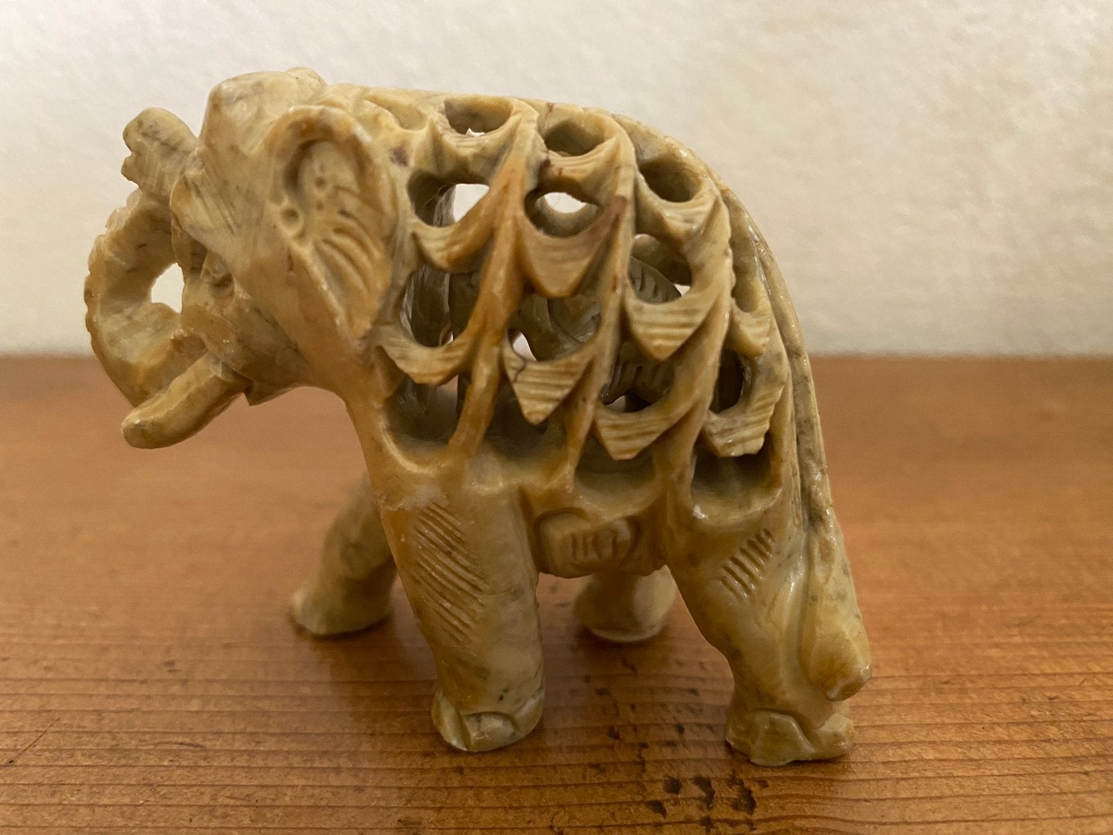 Spekstenen olifant met ingesloten baby olifantje, Ophalen of Verzenden, Gebruikt, Dier