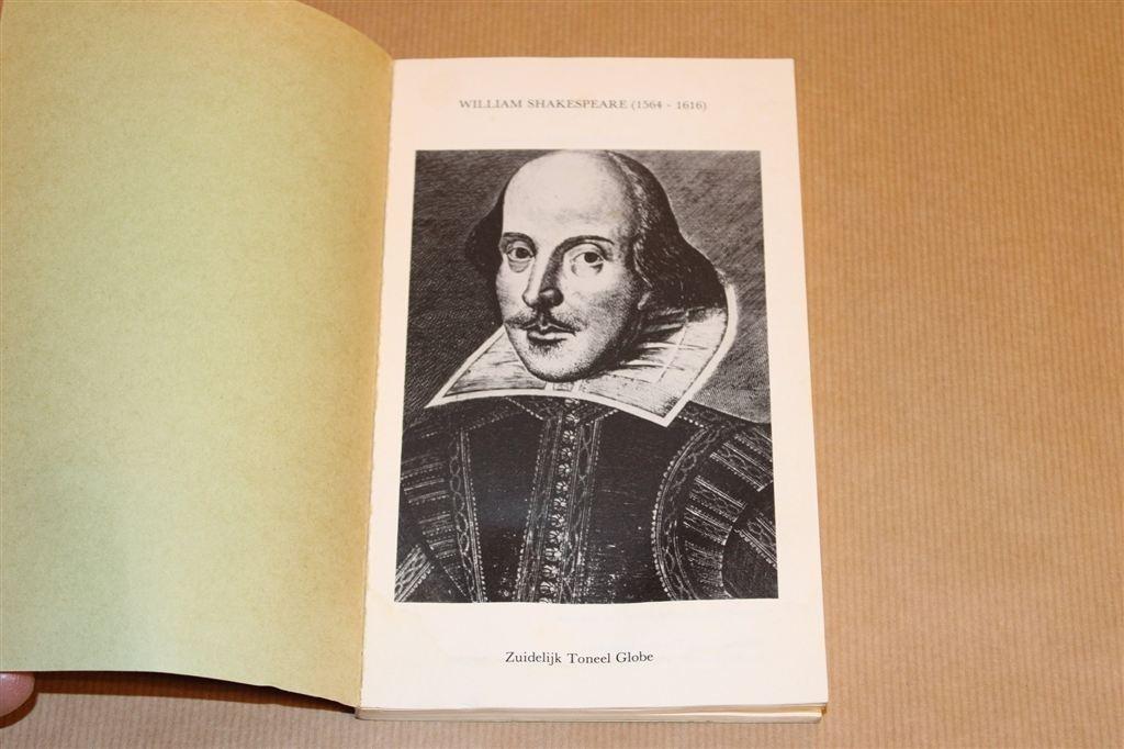 Richard III — Zuidelijk Toneel Globe / Vertaling Gerrit Komr, Boeken, Ophalen of Verzenden, Gelezen