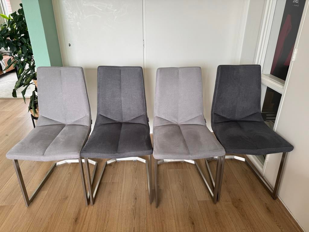 4 eetkamerstoelen Xooon - Grijs en Antraciet, Huis en Inrichting, Stoelen, Ophalen, Zo goed als nieuw, Vier, Modern
