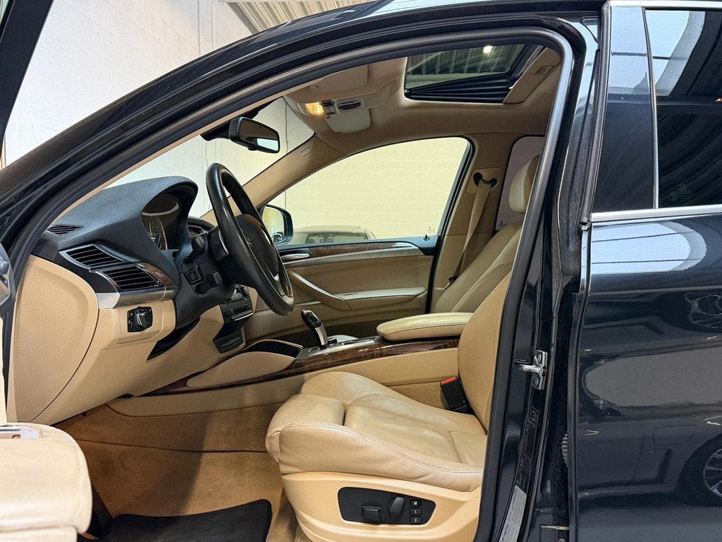 BMW X6 XDrive50i High Executive | SCHUIFDAK | SOFTCLOSE | BT, Auto's, BMW, Euro 5, Zwart, Bedrijf, Vierwielaandrijving