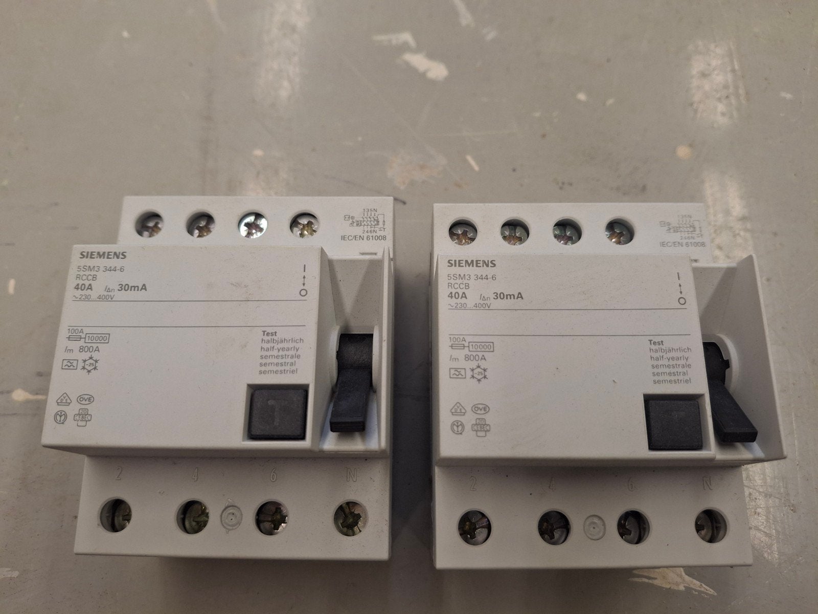 Diverse Aardlekschakelaars en Installatieautomaten, Doe-het-zelf en Verbouw, Elektra en Kabels, Ophalen of Verzenden, Gebruikt