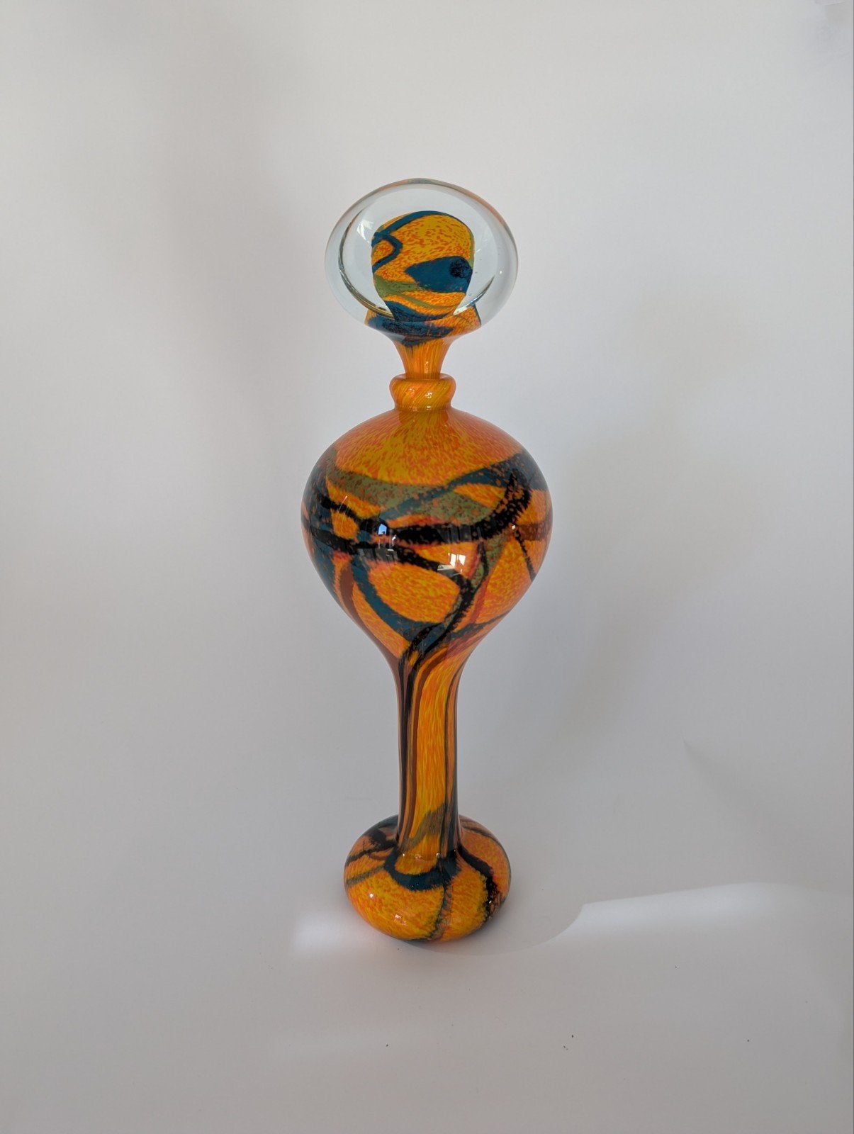 Gesigneerde glazen karaf van Ioan Nemtoi, 35 cm hoog, Glas, Meerkleurig, Object, Ophalen of Verzenden