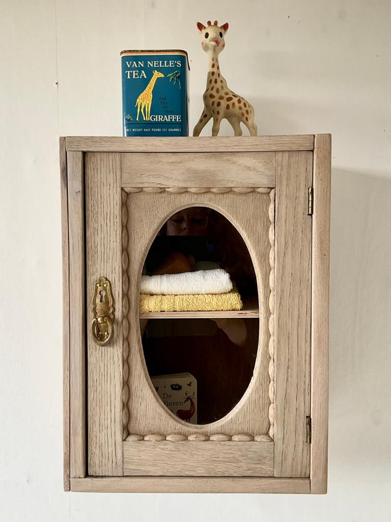 Antiek vitrinekastje, naturel, beige, greige, bijbelkastje, Minder dan 50 cm, Eikenhout, Ophalen of Verzenden, Minder dan 100 cm