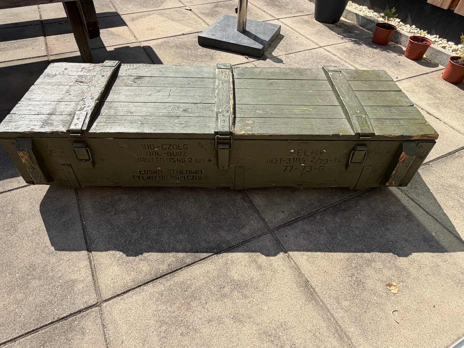 Oude militaire kist op wielen - opbergkist/salontafel, Ophalen