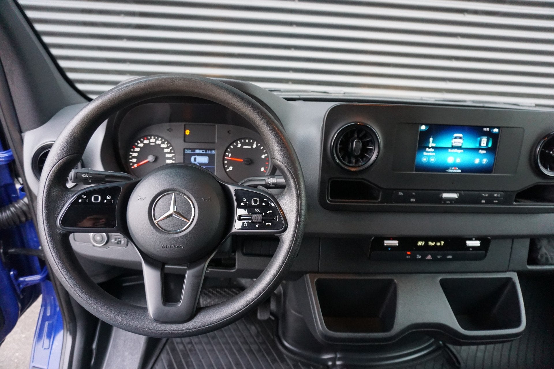 Mercedes-Benz Sprinter 516 160pk Automaat 5000kg L2H2 Dubbel, Auto's, Bestelauto's, Gebruikt, Zwart, 4 cilinders, 2000 kg