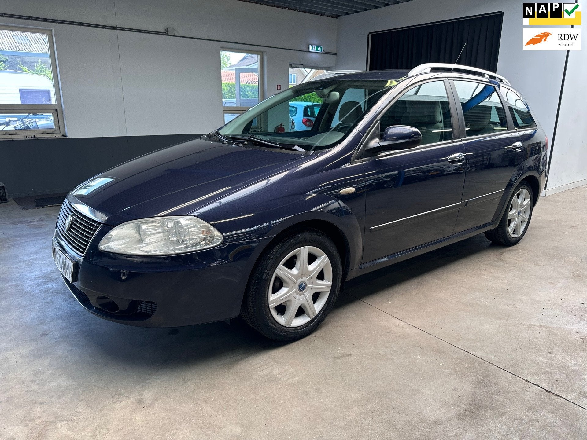 Fiat Croma 2.2-16V Emotion|Airco|Navi|Trekhaak, Stof, Gebruikt, Beige, 4 cilinders