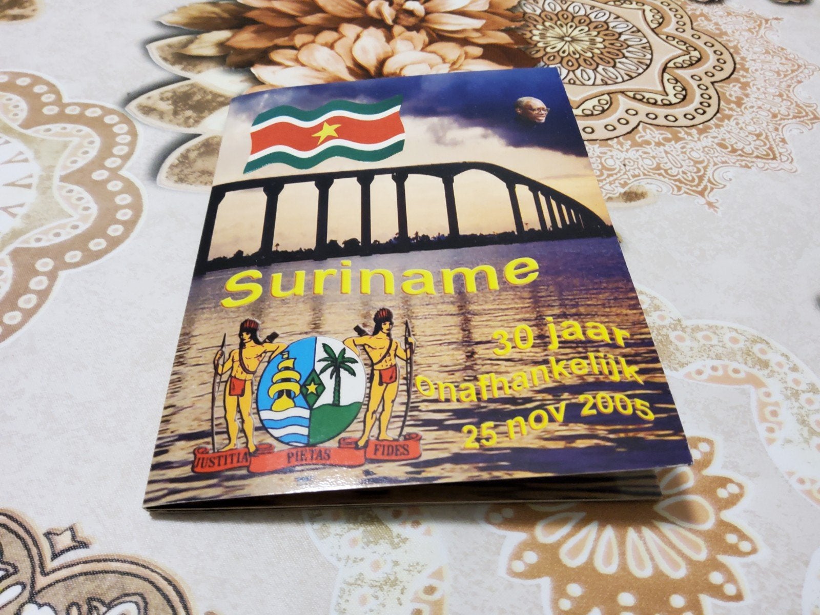 Suriname 30 jaar onafhankelijk muntenset 2005, Ophalen of Verzenden, Verzamelmap