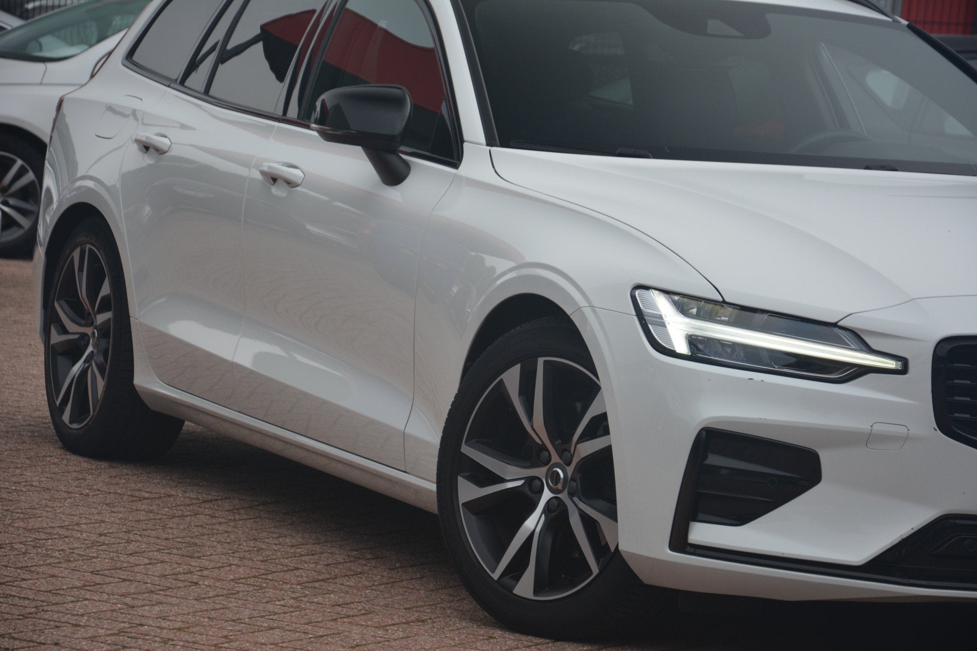 Volvo V60 2.0 B3 R-Design | Navigatie | Sportstoelen | Full, Auto's, Euro 6, 4 cilinders, 1969 cc, 1634 kg