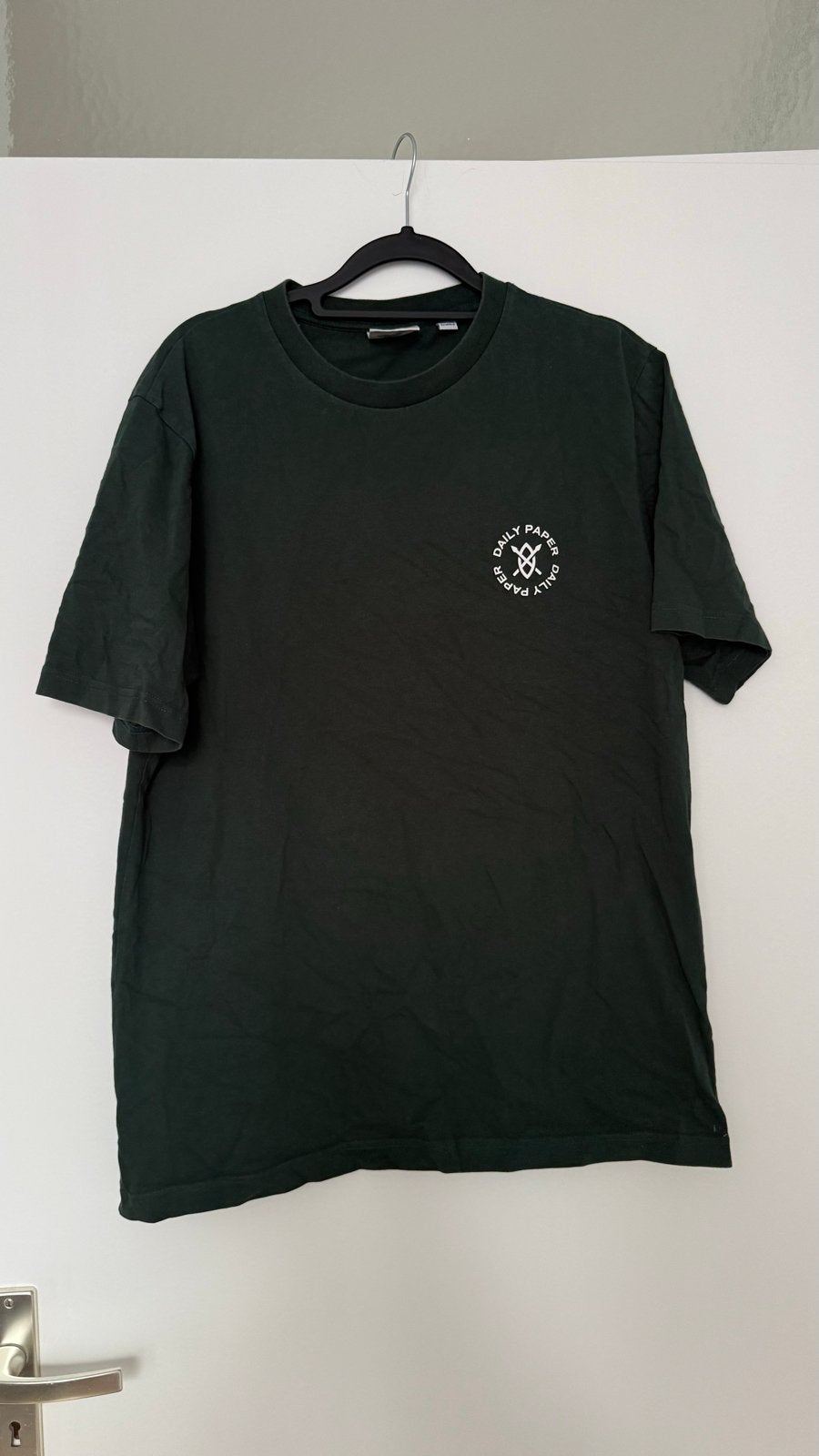 Daily Paper T-shirt - Donkergroen - Zo goed als nieuw, Ophalen of Verzenden, Zo goed als nieuw, Maat 48/50 (M), Groen