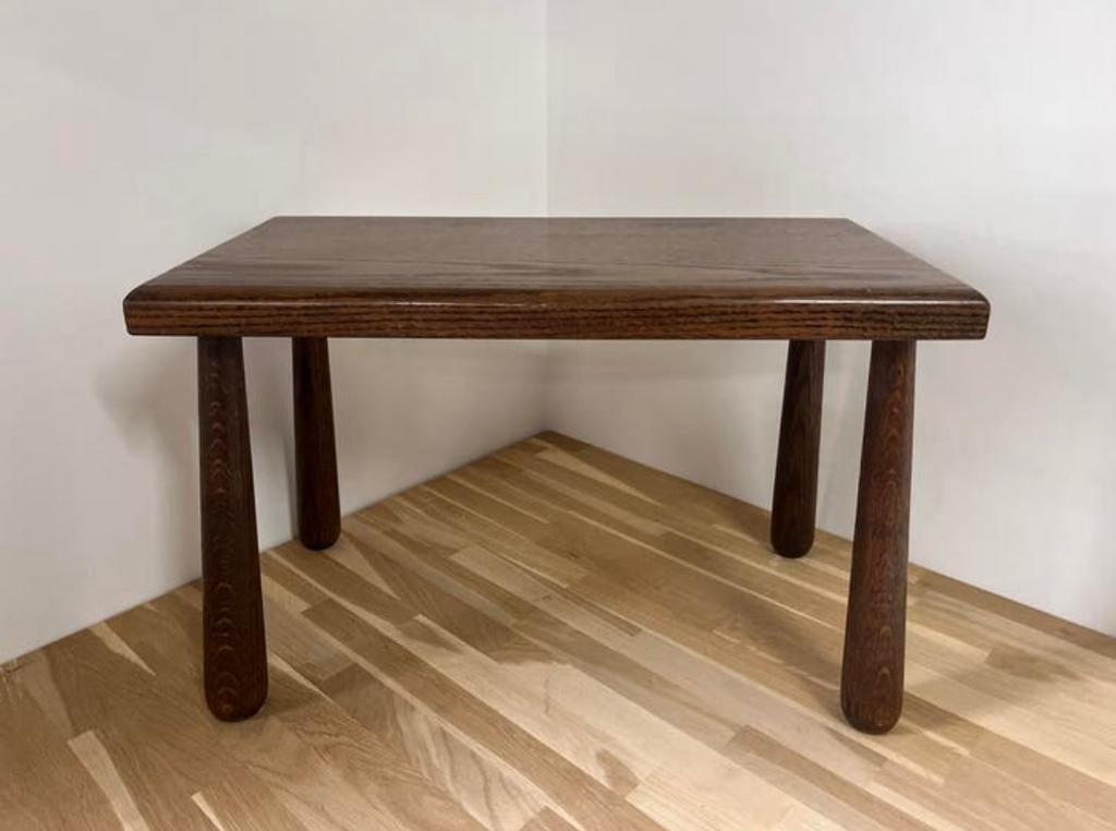 Donker eiken vintage bijzettafel ronde poten jaren zeventig, Minder dan 45 cm, Minder dan 55 cm, Rond, Ophalen of Verzenden