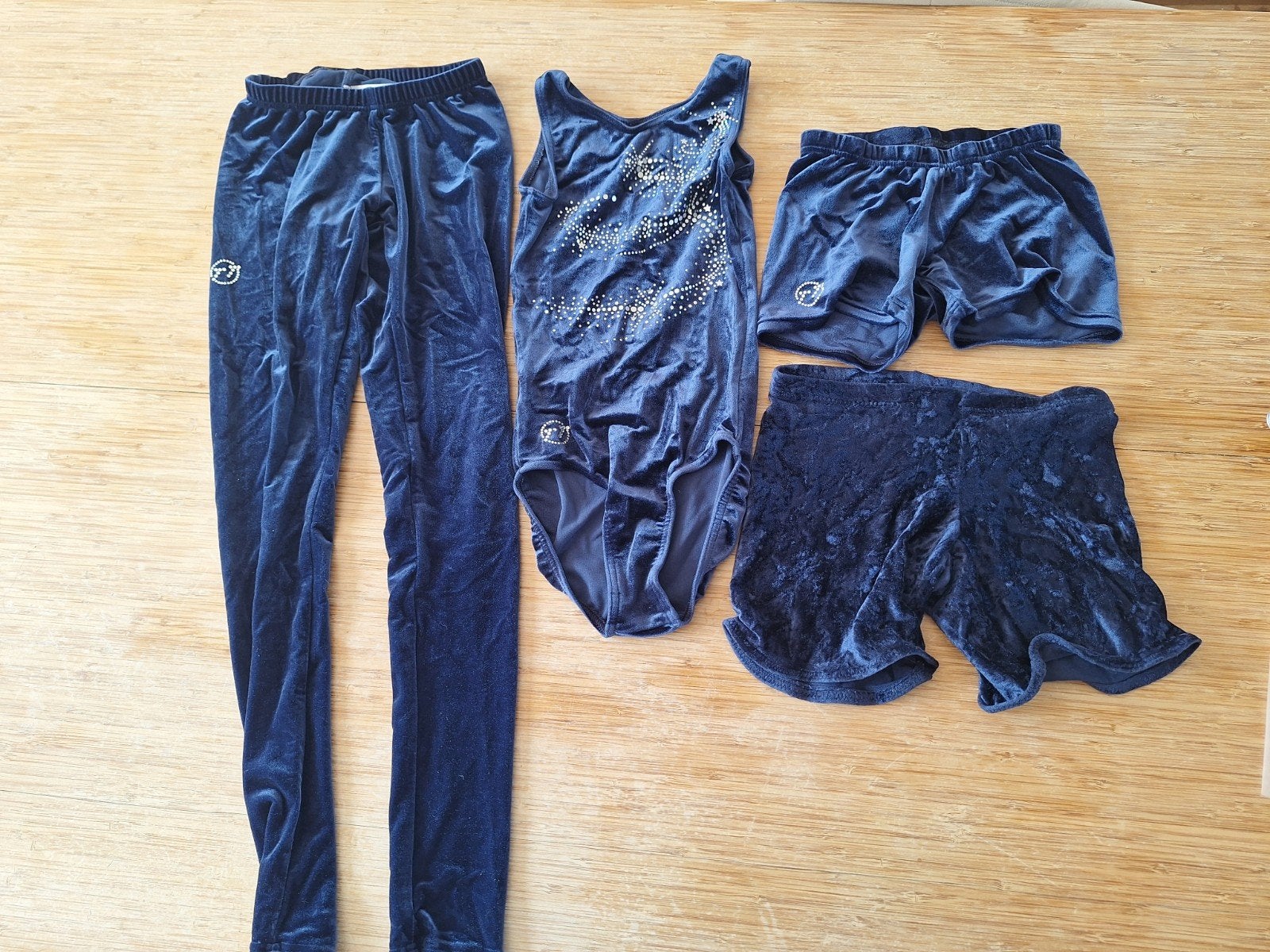 Turnkleding, pakje met meerdere broekjes. Velours blauw., Kindermaat 146 t/m 176, Ophalen of Verzenden, Turnpak(je)