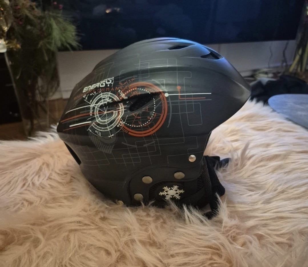 Skihelm / Snowboardhelm Zwart met Oranje Details, Sport en Fitness, Skiën en Langlaufen, Ophalen, Gebruikt, Skiën, Overige typen