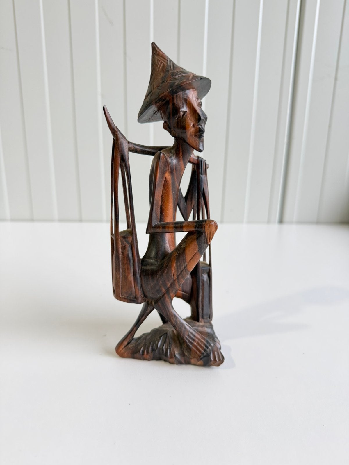 Houtsculptuur Indonesische boer, Antiek en Kunst, Kunst | Beelden en Houtsnijwerken, Houtsnijwerk, Ophalen of Verzenden, 20 - 50 cm