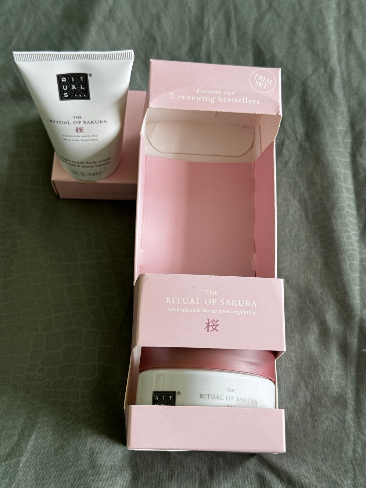 Rituals The Ritual of Sakura Set Nieuw !!ZONDER showergel!!, Sieraden, Tassen en Uiterlijk, Uiterlijk | Lichaamsverzorging, Ophalen of Verzenden