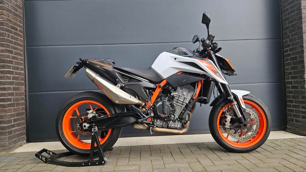 KTM DUKE 890 R 2021 met Tech Pack, 2 cilinders, Traction Control, Motorrijbewijs A, 889 cc