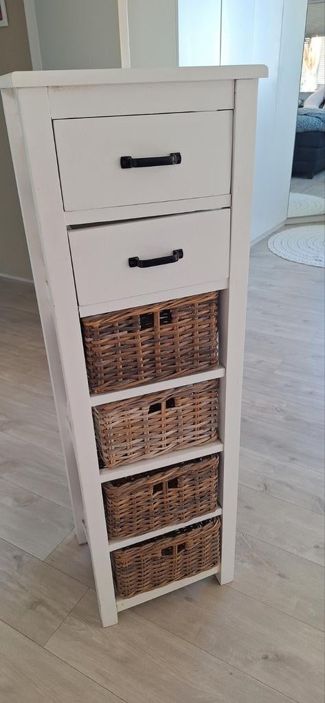 Witte ladekast met rieten manden, Ophalen, Minder dan 50 cm, Gebruikt, Overige materialen