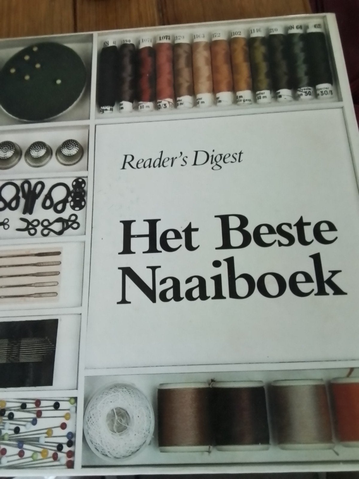 Reader's Digest Het Beste Naaiboek - Vintage Handwerk, Boeken, Hobby en Vrije tijd, Ophalen of Verzenden, Gelezen, Borduren en Naaien