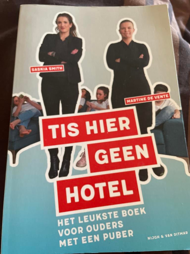 Tis Hier Geen Hotel - Boek voor ouders met pubers, Ophalen, Zo goed als nieuw, Opvoeding vanaf 10 jaar