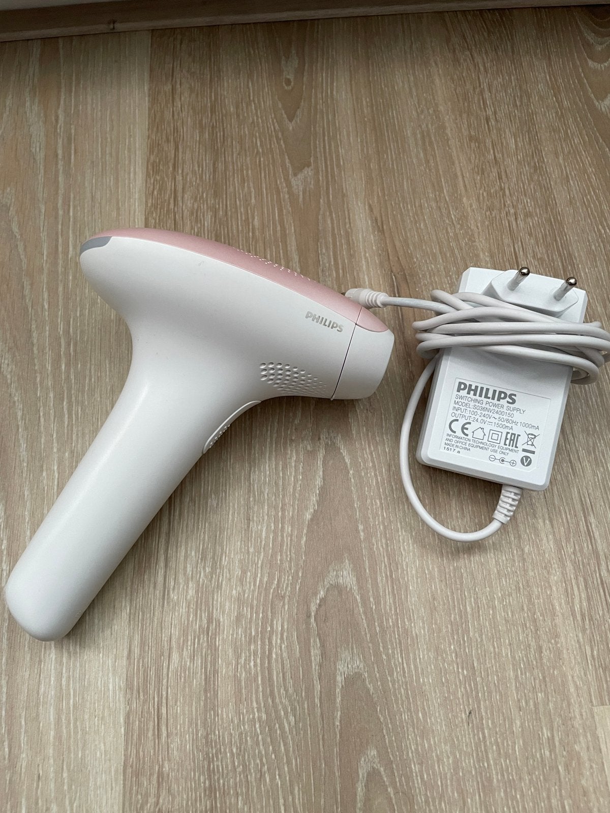 Philips Lumea Essential lichtontharing AC1991, Ophalen of Verzenden, Zo goed als nieuw, Scheren en Epileren