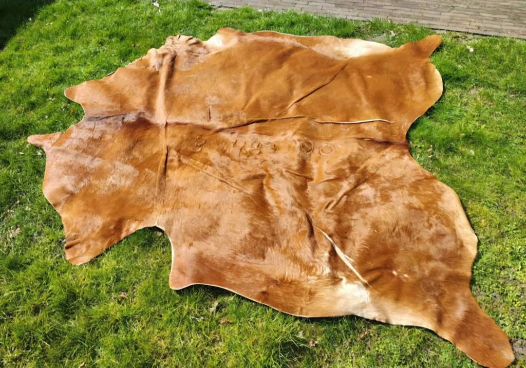 Koeienvel 2 x 2 meter - Bruin, Huis en Inrichting, Stoffering | Tapijten en Kleden, Ophalen of Verzenden