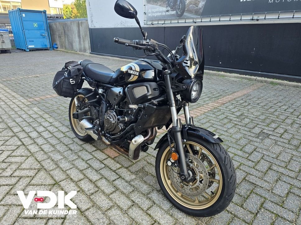 YAMAHA XSR 700 (bj 2024) 37,028 km, 2 cilinders, Motorrijbewijs A, Bedrijf, Onbekend
