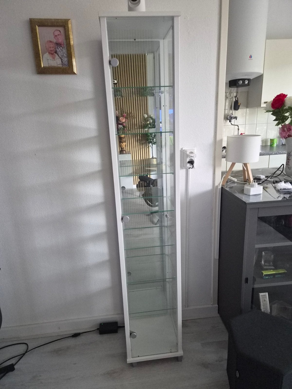 Te koop vitrinekast wit