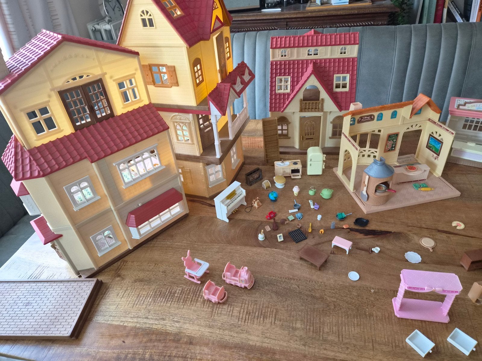 Sylvanian's, 2 dozen vol met verschillende sets en figuren, Kinderen en Baby's, Speelgoed | Poppenhuizen, Ophalen, Gebruikt, Poppenhuis