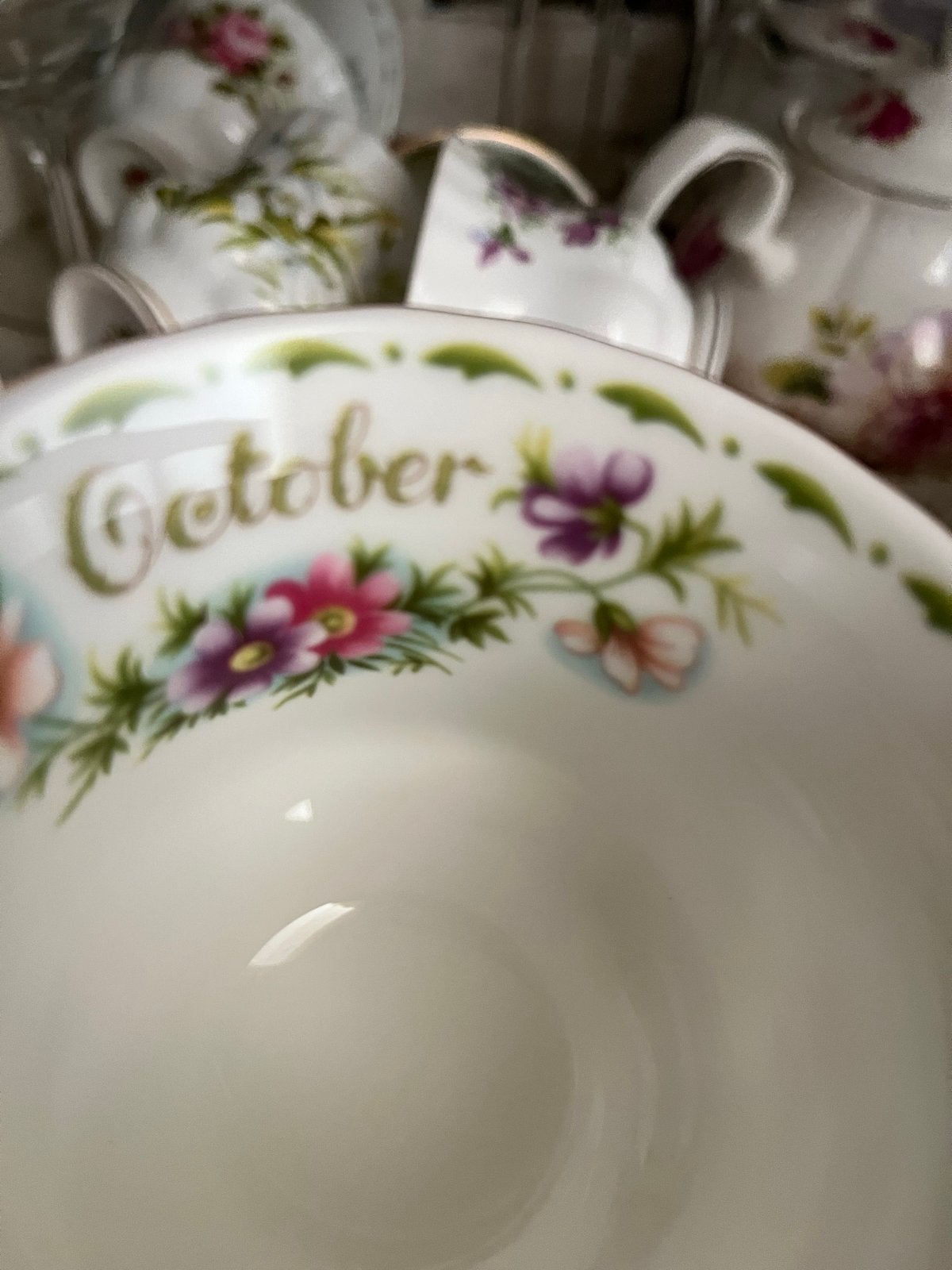 Complete Royal Albert servies - 12 maanden kopjes, Ophalen of Verzenden