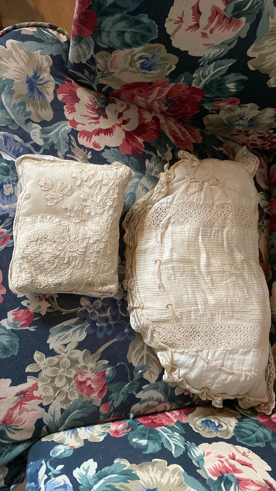Twee antieke bruidskussentjes, Ophalen of Verzenden