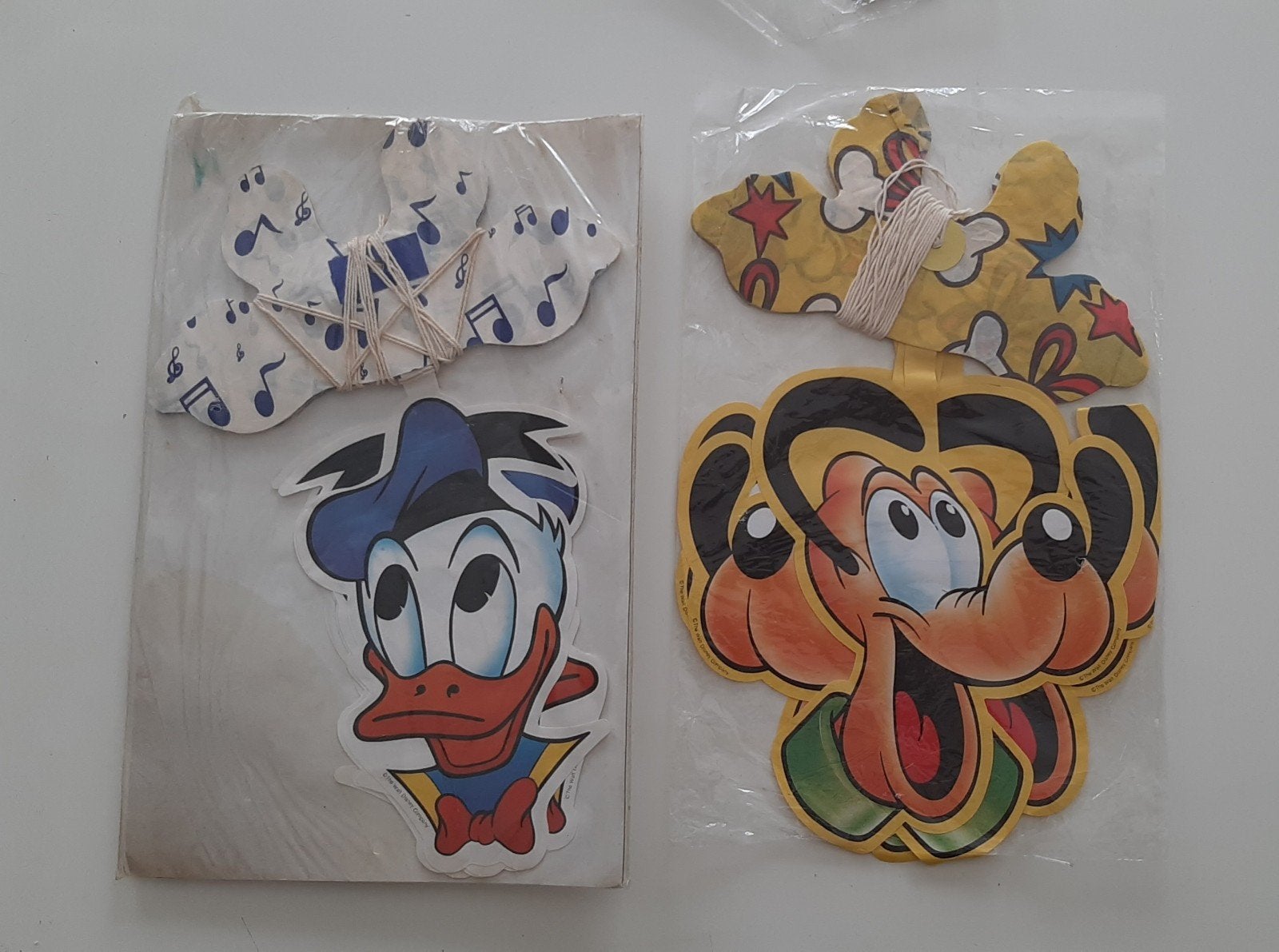 Vintage Disney slingers: Mickey, Donald, Daisy en Pluto, Hobby en Vrije tijd, Feestartikelen, Ophalen of Verzenden, Nieuw, Versiering