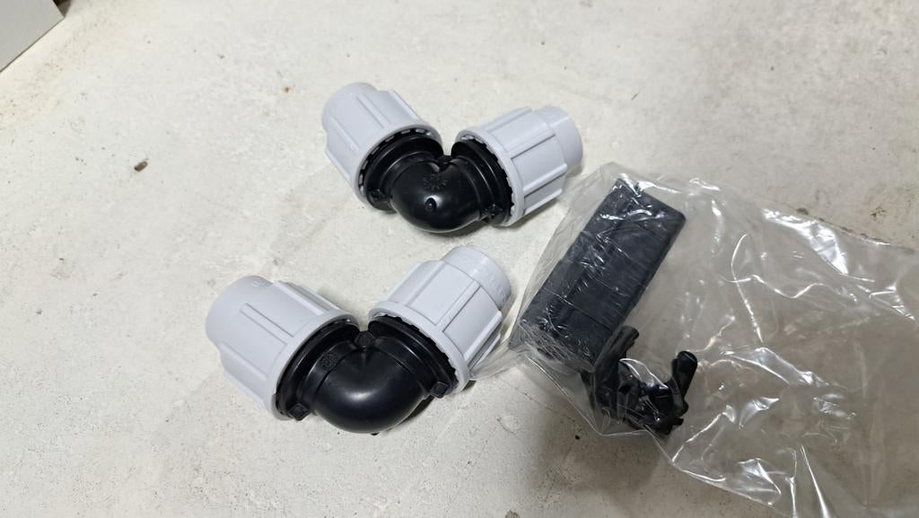 2x Bocht Koppeling en paar klemmen voor tyleenslang 20mm, Tuin en Terras, Ophalen of Verzenden, Nieuw, Tuinslangkoppeling