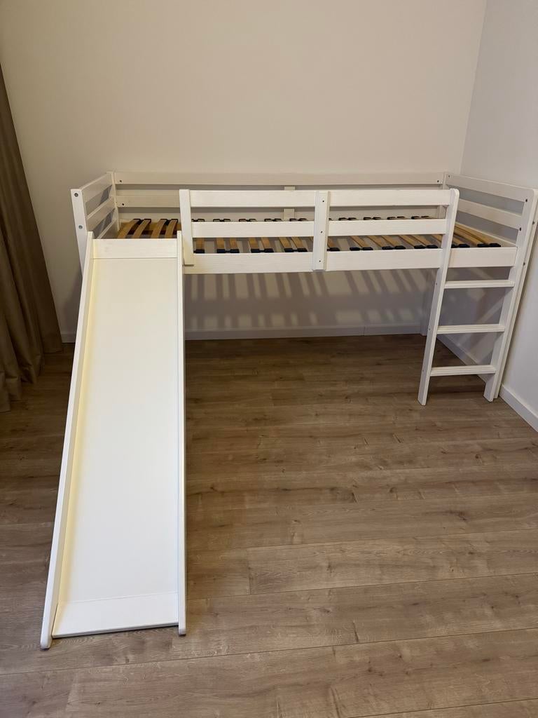 Hoogslaper met glijbaan en ladder, Kinderen en Baby's, Kinderkamer | Stapelbedden en Hoogslapers, Ophalen, Gebruikt, Hoogslaper