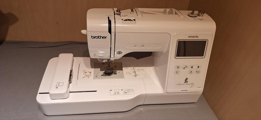 Brother Innov-is M240ED disney borduurmachine, Ophalen of Verzenden, Nieuw, Naaimachine, Brother