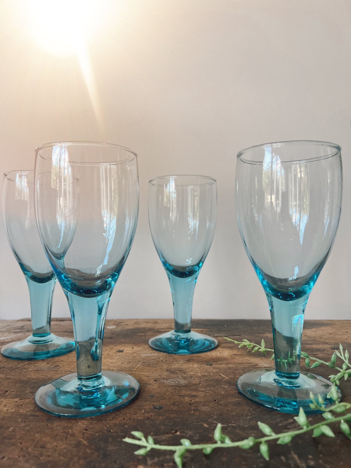 4x Vintage Handgemaakte Glazen –Turquoise /Lichtblauw –18 cm, Verzamelen, Ophalen of Verzenden, Zo goed als nieuw, Overige typen