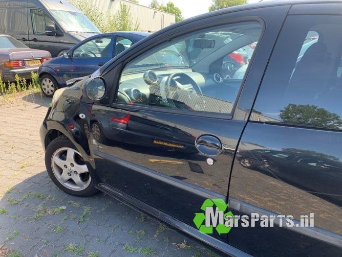 Portier 4Deurs links-voor van een Peugeot 107 (EXZ), Gebruikt, -, Deur, -