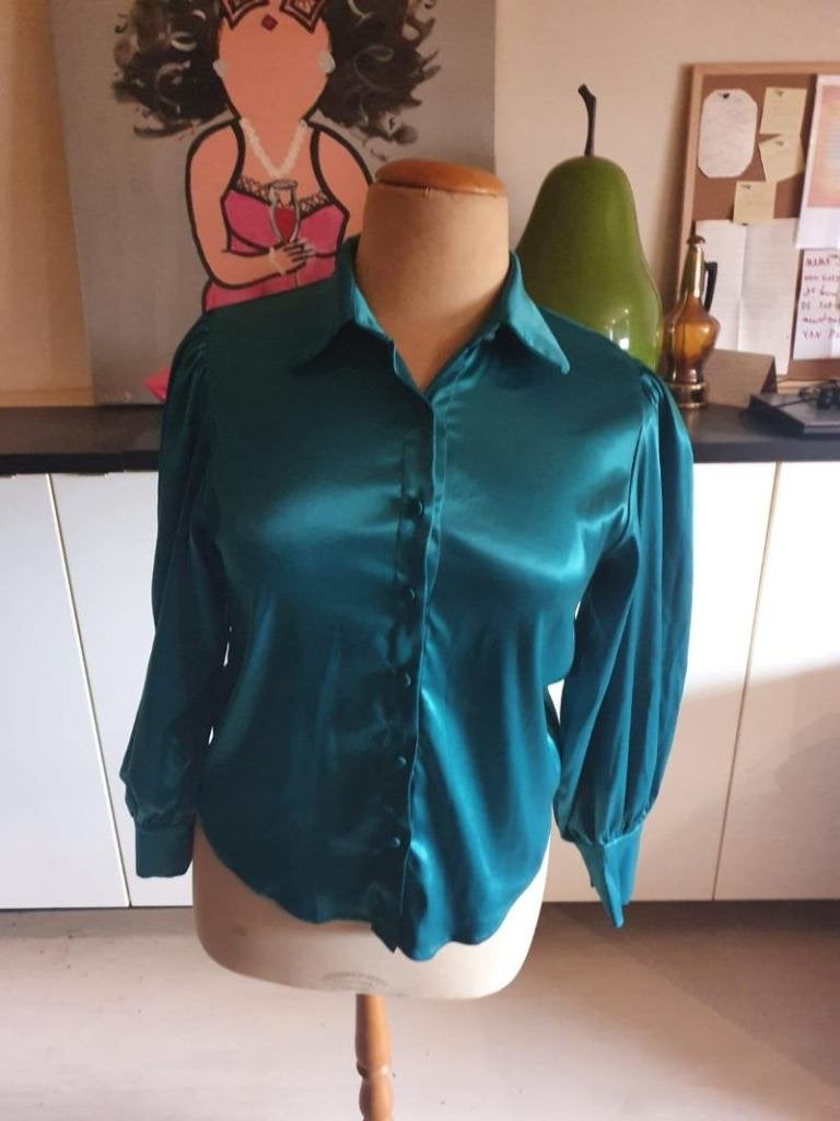 Zgan! hele mooie groene satijnen blouse van Ivivi maat L!, Kleding | Dames, Blouses en Tunieken, Verzenden, Maat 42/44 (L), Zo goed als nieuw