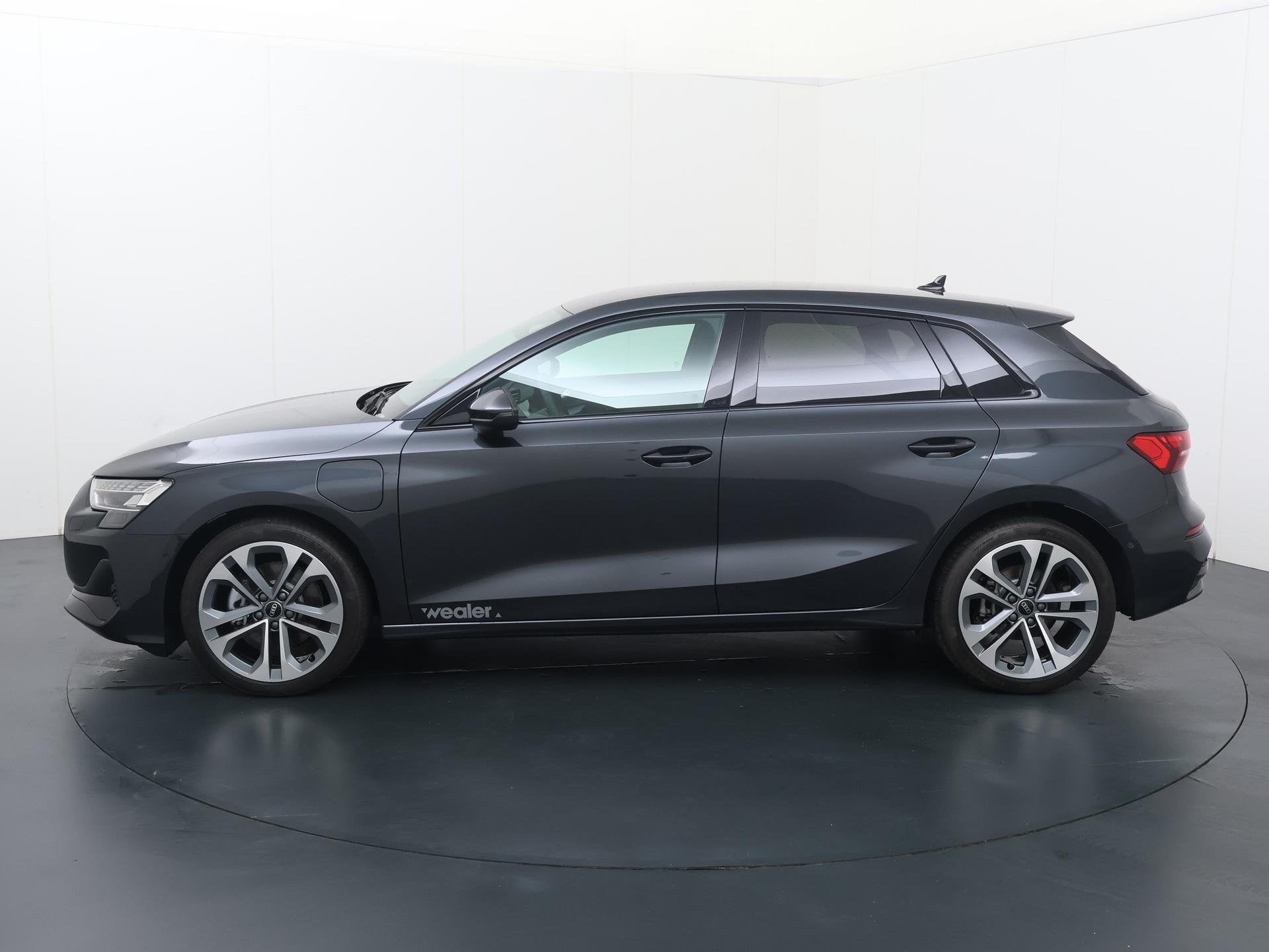 Audi A3 Sportback Advanced edition TFSI e 150 kW S tronic, Auto's, Audi, 12 maanden, 1498 cc, 150 min, Leder en Stof