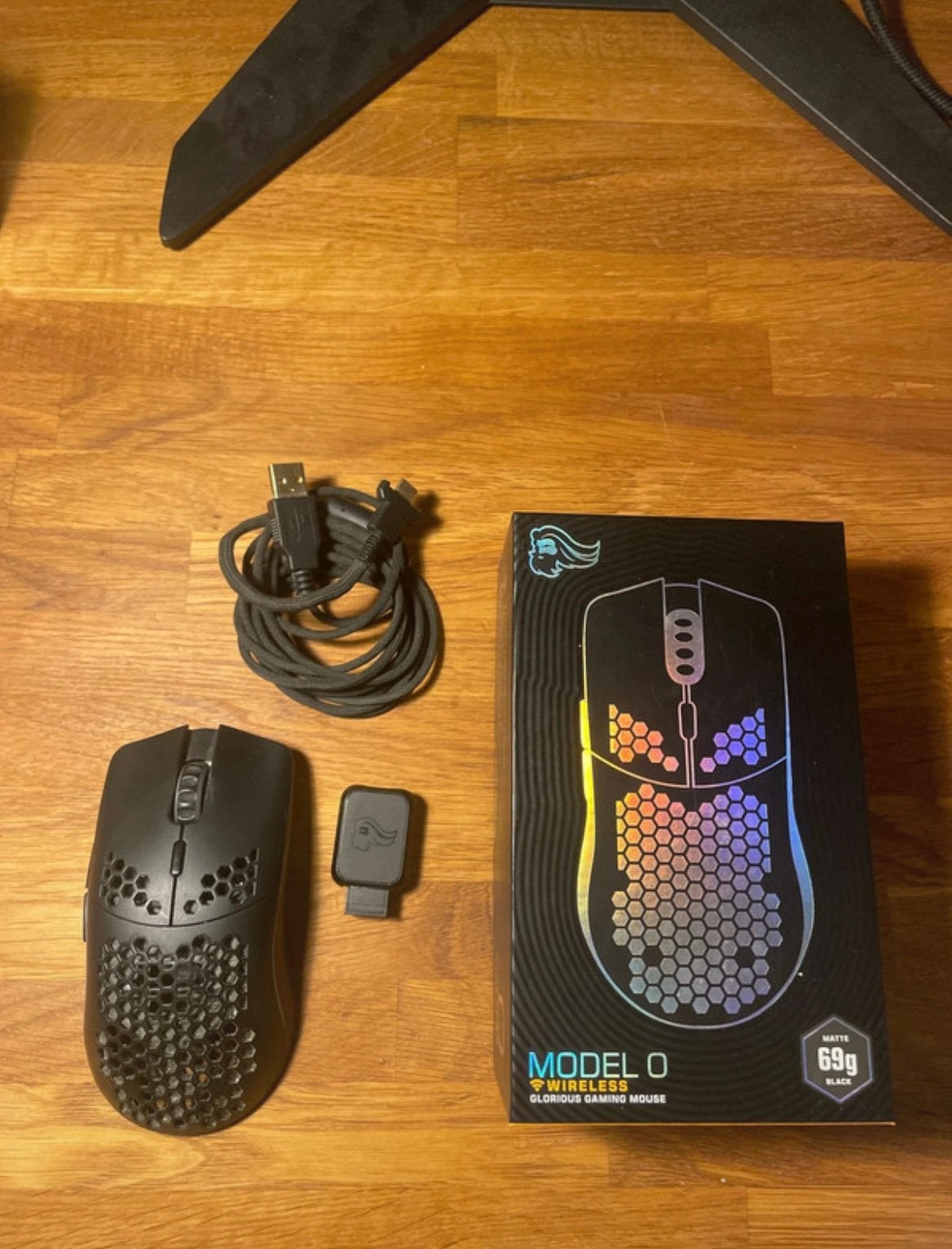 Glorious moddel O wireless, Computers en Software, Muizen, Ophalen of Verzenden, Zo goed als nieuw