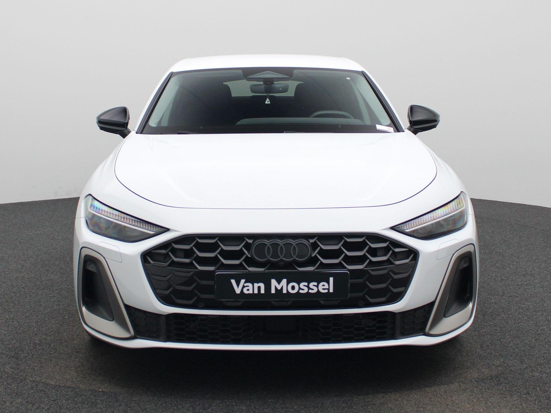 Audi A5 Limousine 2.0 e-hybrid quattro S edition 299 PK | Ad, Auto's, Audi, 12 maanden, Stof, Gebruikt, 4 cilinders