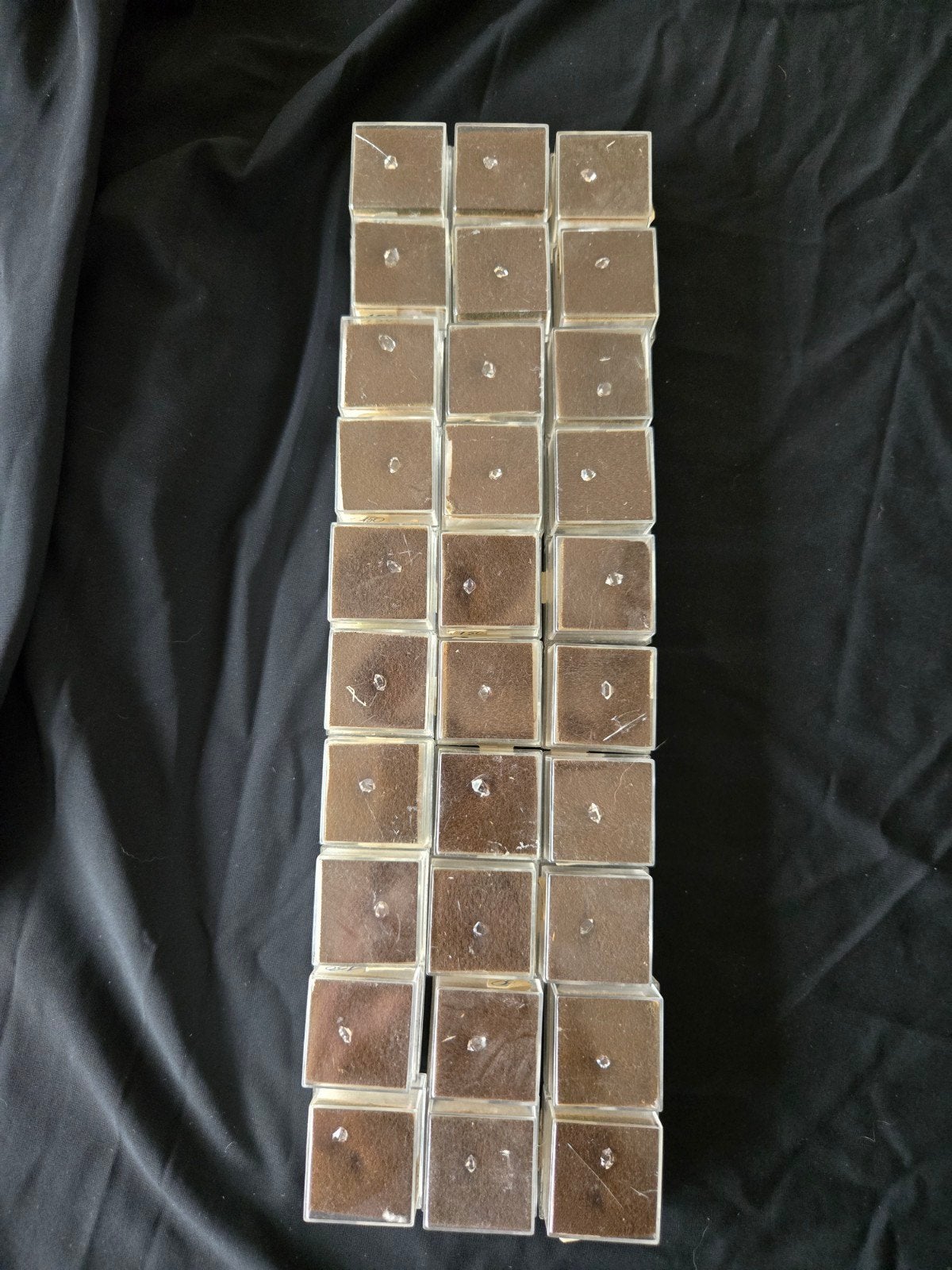 30 herkimer diamantjes in doosje, Ophalen of Verzenden
