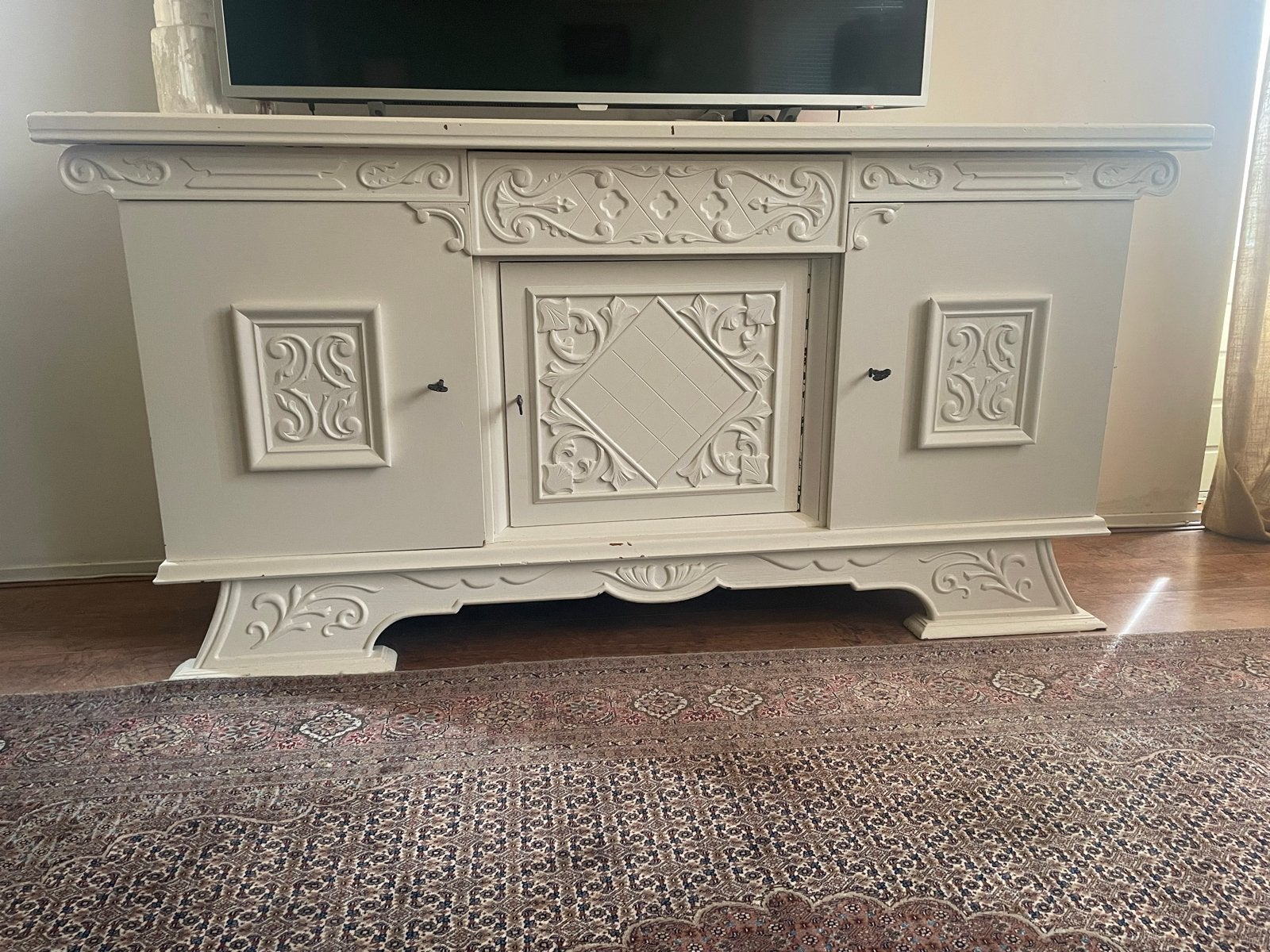Dressoir tvkast wit creme massief hout, Antiek en Kunst, Antiek | Meubels | Kasten, Ophalen