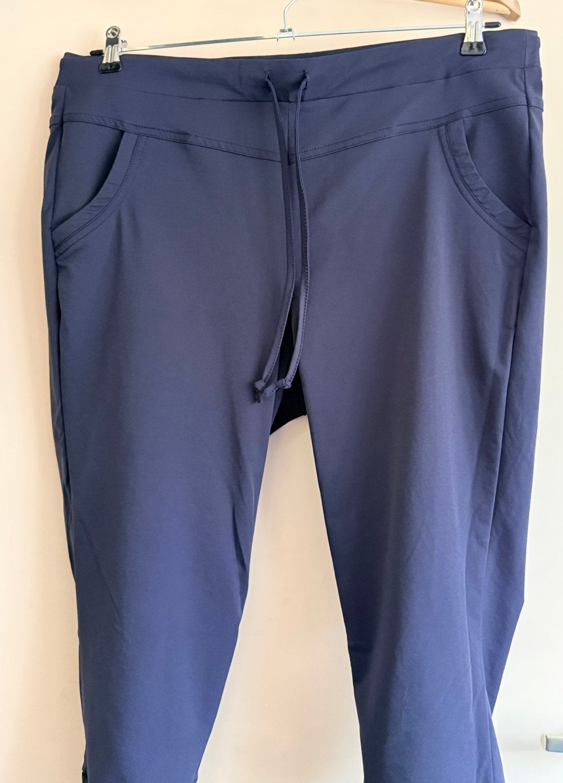DREAMSTAR marineblauwe broek travelstof XL, Kleding | Dames, Verzenden, Zo goed als nieuw, Blauw, Driekwart