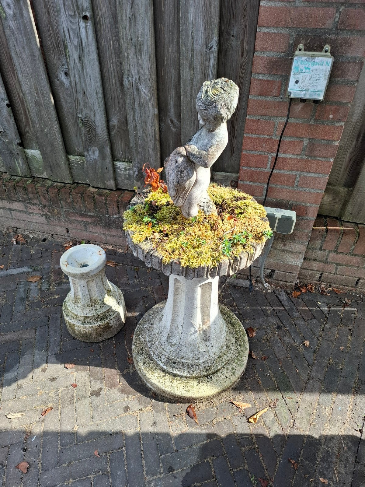 Tuinfontein met beeldje - waterornament, Tuin en Terras, Ophalen of Verzenden, Gebruikt, Overige materialen, Fontein