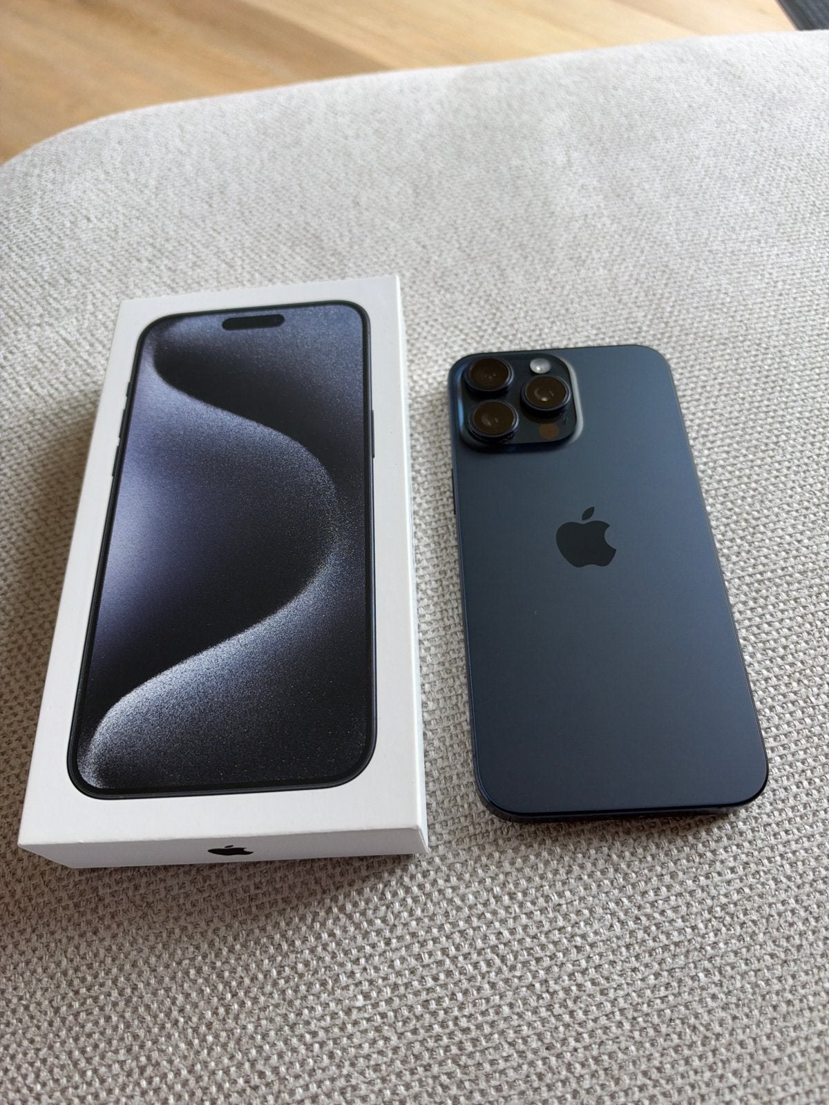 Foto 4 van iPhone 15 Pro Max in goede staat!