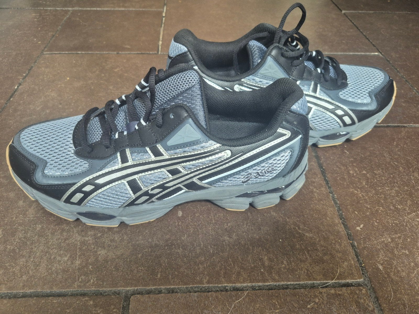 Asics hardloopschoenen maat 42,5, Sport en Fitness, Loopsport en Atletiek, Ophalen of Verzenden, Zo goed als nieuw, Hardloopschoenen