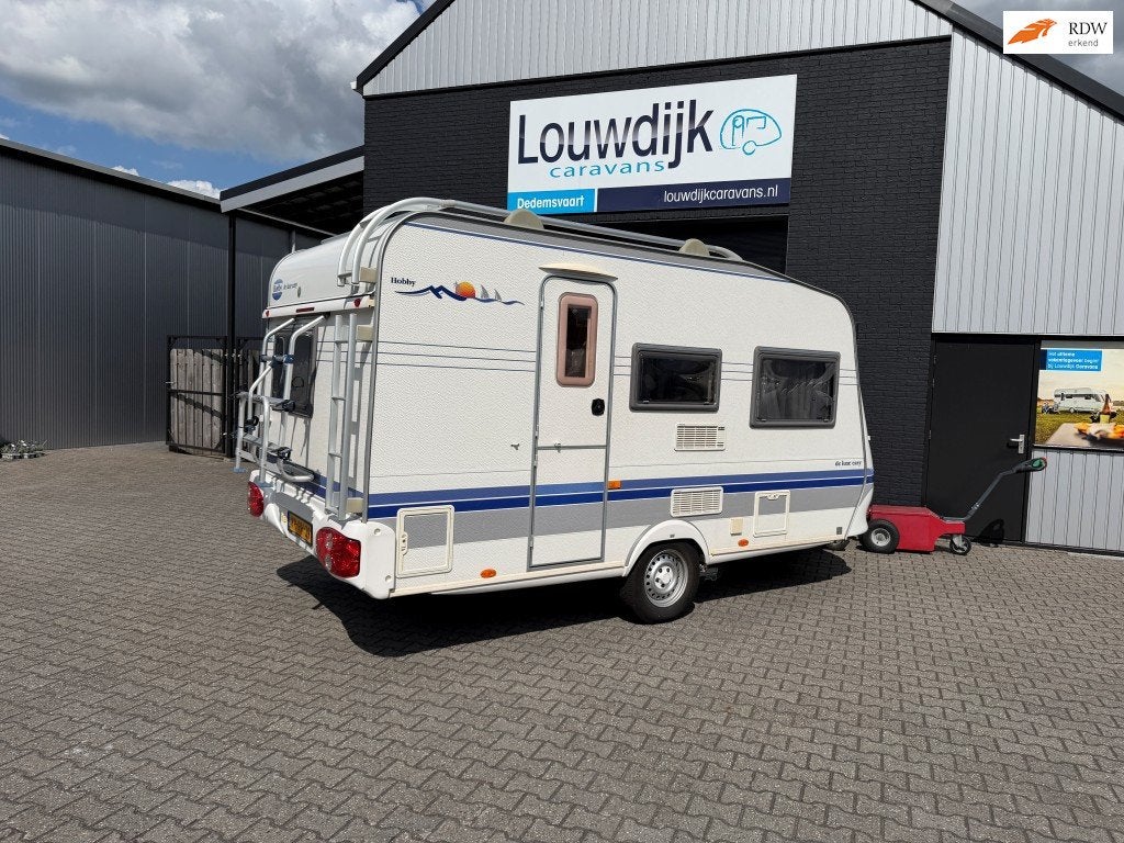 HOBBY De Luxe 400 SF ’05 (Mover, Vastbed), Caravans en Kamperen, Vast bed, Hobby, Bedrijf, Treinzit