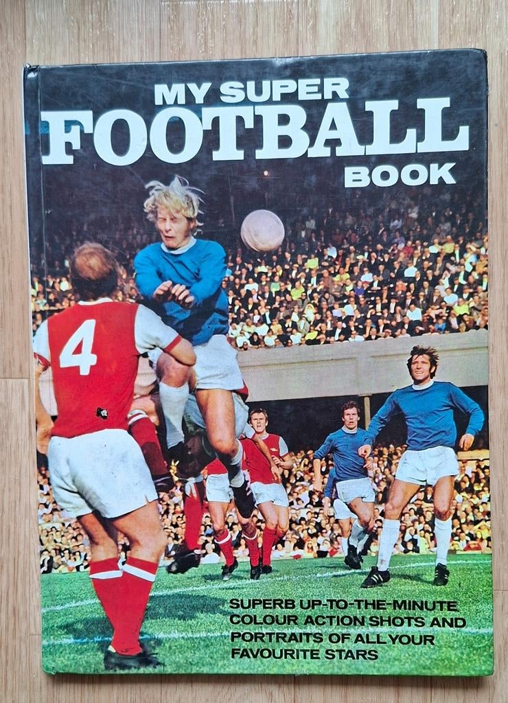 My super football book - Engels voetbalboek 1971, Boeken, Sportboeken, Ophalen of Verzenden, Gelezen, Balsport