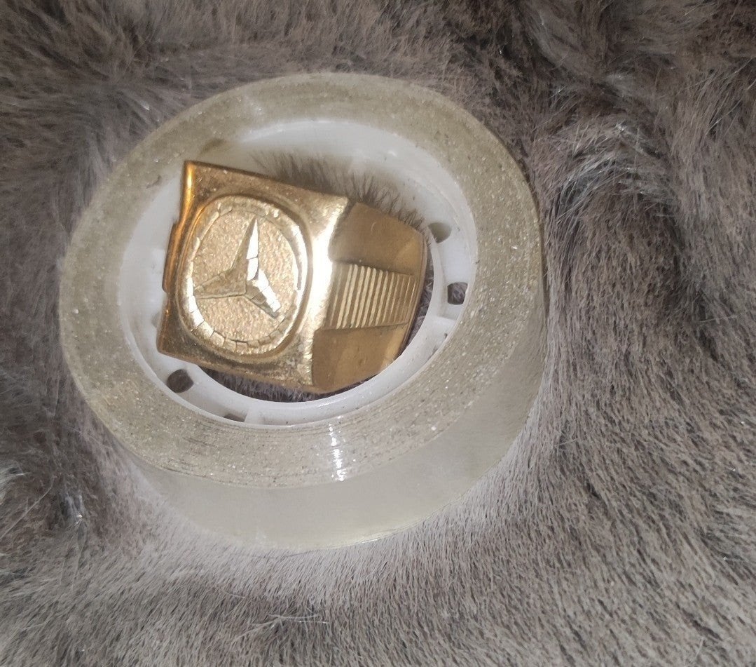 Goudkleurige Mercedes ring, Overige materialen, 20 of groter, Heer, Ophalen of Verzenden
