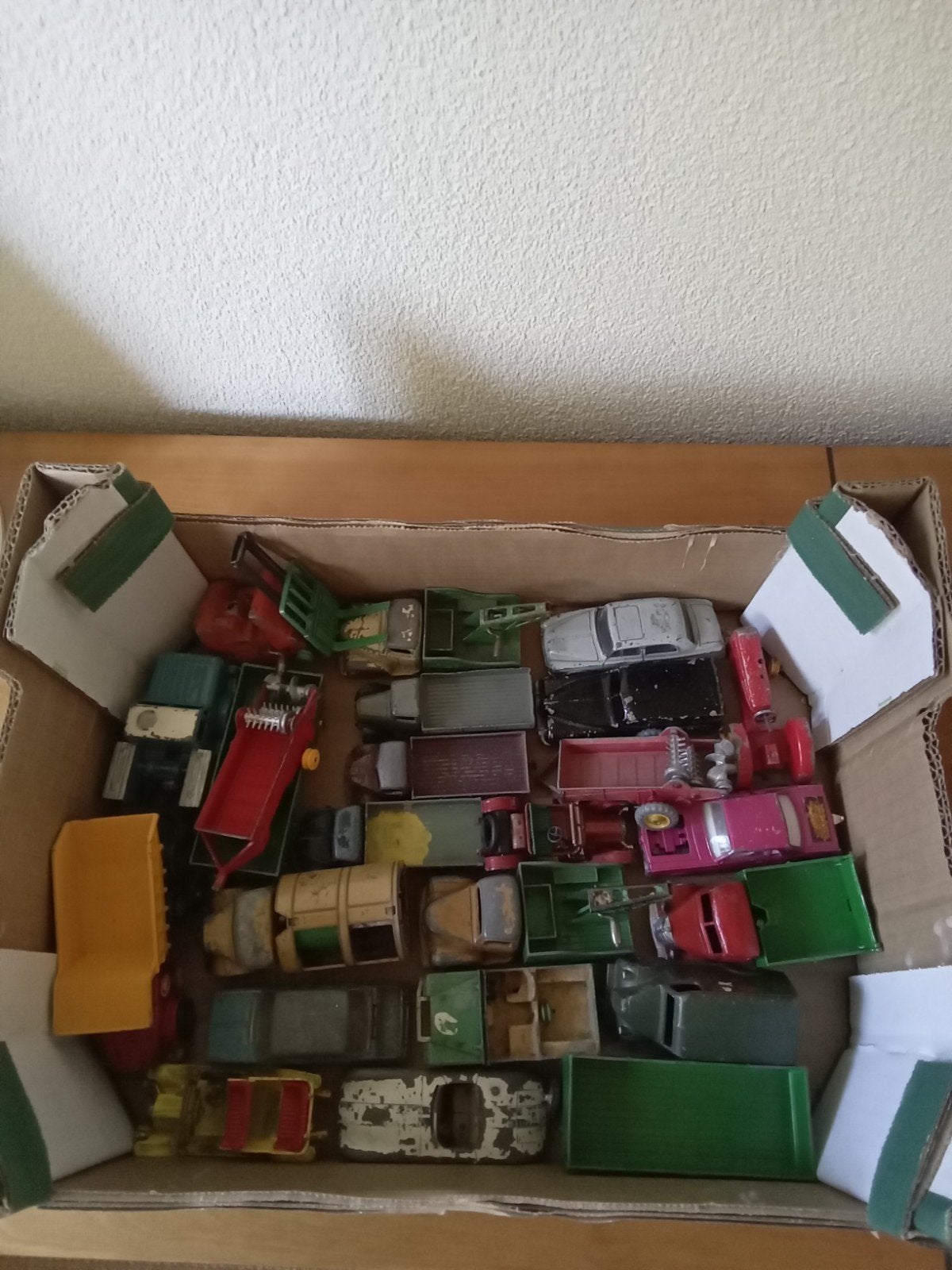 Dinky toys doos met sloopauto's., Hobby en Vrije tijd, Ophalen, Gebruikt, Auto, Dinky Toys